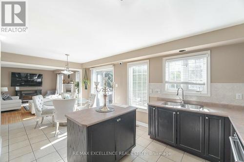 12 Cobblestone Court, Brampton, ON - Indoor Photo Showing Kitchen