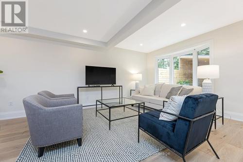 799 Coulson Avenue, Milton, ON - Indoor Photo Showing Living Room