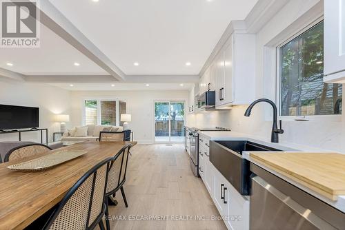 799 Coulson Avenue, Milton, ON - Indoor Photo Showing Kitchen With Upgraded Kitchen