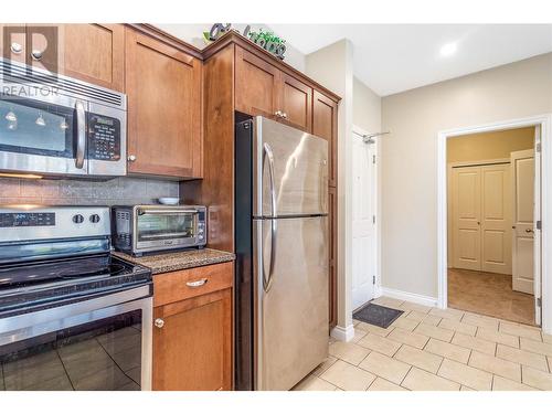 3306-3832 Old Okanagan Highway, West Kelowna, BC - Indoor Photo Showing Kitchen