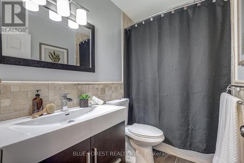 1050 Apache Road, London, ON - Indoor Photo Showing Bathroom