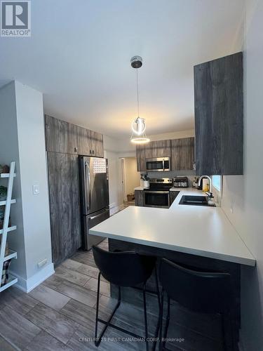 4 Elmwood Place, London, ON - Indoor Photo Showing Kitchen