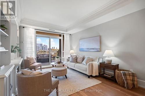 507B - 660 Sheppard Avenue E, Toronto (Bayview Village), ON - Indoor Photo Showing Living Room