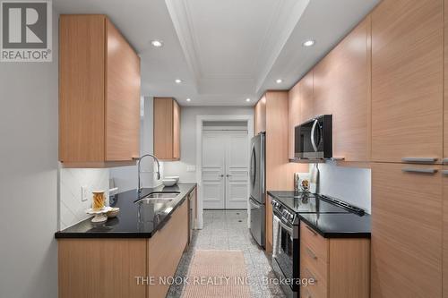 507B - 660 Sheppard Avenue E, Toronto (Bayview Village), ON - Indoor Photo Showing Kitchen With Upgraded Kitchen