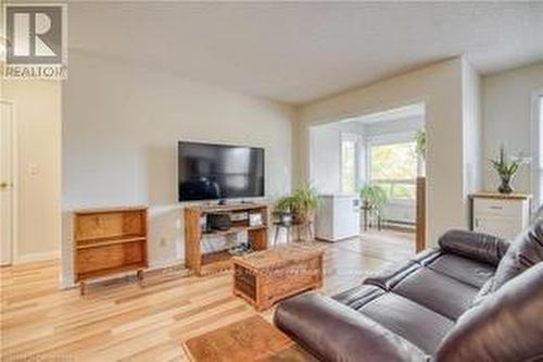 211 - 30 Hugo Crescent, Kitchener, ON - Indoor Photo Showing Living Room