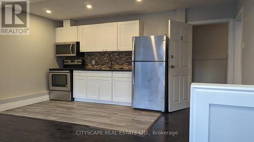 3 - 752 Main Street, Hamilton, ON - Indoor Photo Showing Kitchen