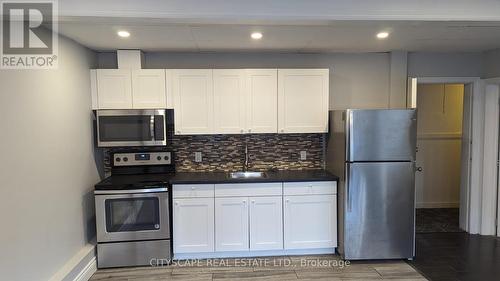 3 - 752 Main Street, Hamilton, ON - Indoor Photo Showing Kitchen