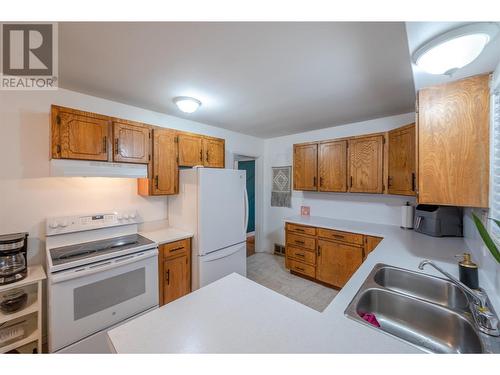 1301 Balfour Street, Penticton, BC - Indoor Photo Showing Kitchen With Double Sink