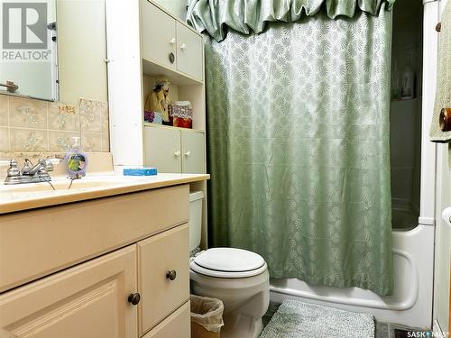 2126 101St Crescent, North Battleford, SK - Indoor Photo Showing Bathroom