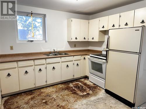 2126 101St Crescent, North Battleford, SK - Indoor Photo Showing Kitchen With Double Sink