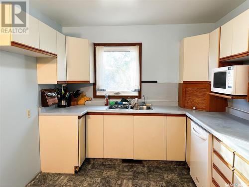 2126 101St Crescent, North Battleford, SK - Indoor Photo Showing Kitchen