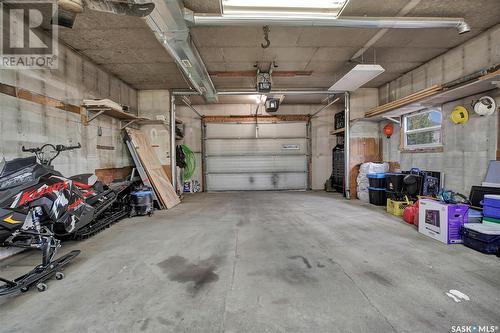 566 Klassen Crescent, Martensville, SK - Indoor Photo Showing Garage