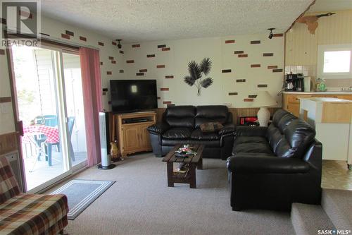 425 Mistusinne Crescent, Mistusinne, SK - Indoor Photo Showing Living Room