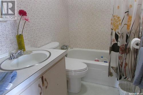 425 Mistusinne Crescent, Mistusinne, SK - Indoor Photo Showing Bathroom