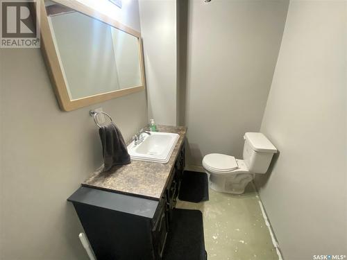 215 Sixth Avenue N, Yorkton, SK - Indoor Photo Showing Bathroom