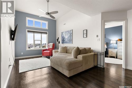 410 5303 Universal Crescent, Regina, SK - Indoor Photo Showing Living Room