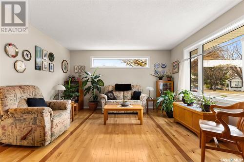 6 Millar Crescent, Regina, SK - Indoor Photo Showing Living Room