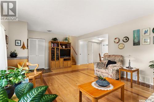 6 Millar Crescent, Regina, SK - Indoor Photo Showing Living Room