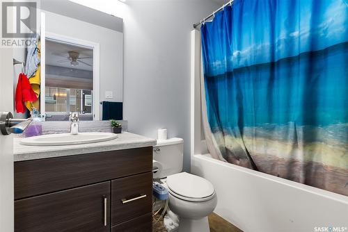 5540 Prefontaine Avenue, Regina, SK - Indoor Photo Showing Bathroom