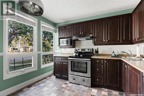 97 Westfield Drive, Regina, SK - Indoor Photo Showing Kitchen