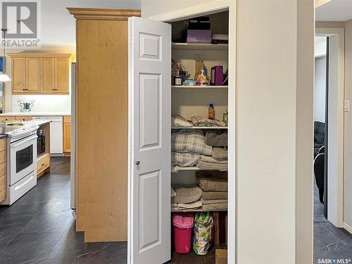 201 395 River Street E, Prince Albert, SK - Indoor Photo Showing Kitchen