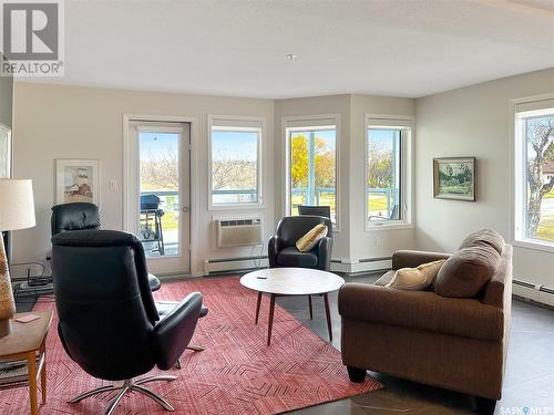 201 395 River Street E, Prince Albert, SK - Indoor Photo Showing Living Room