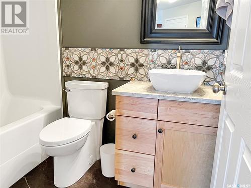 201 395 River Street E, Prince Albert, SK - Indoor Photo Showing Bathroom