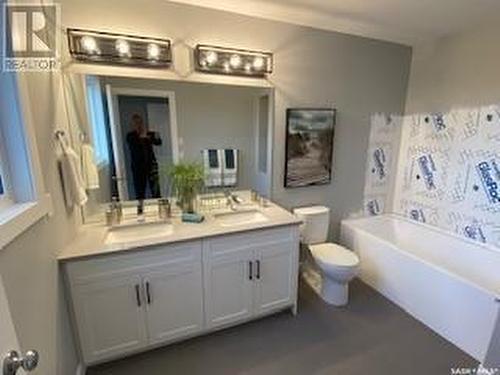 122 Antonini Court, Saskatoon, SK - Indoor Photo Showing Bathroom