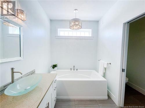 75 Albion Street, Moncton, NB - Indoor Photo Showing Bathroom