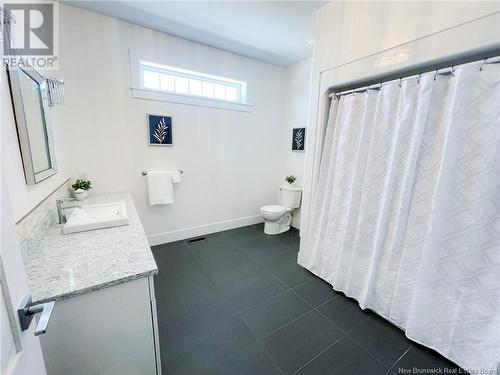 75 Albion Street, Moncton, NB - Indoor Photo Showing Bathroom