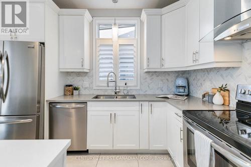 484 Tansbury Street, London, ON - Indoor Photo Showing Kitchen With Double Sink