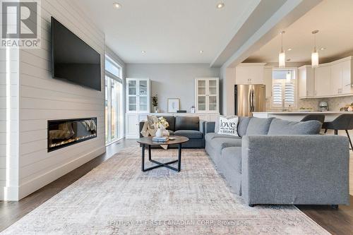 484 Tansbury Street, London, ON - Indoor Photo Showing Living Room With Fireplace