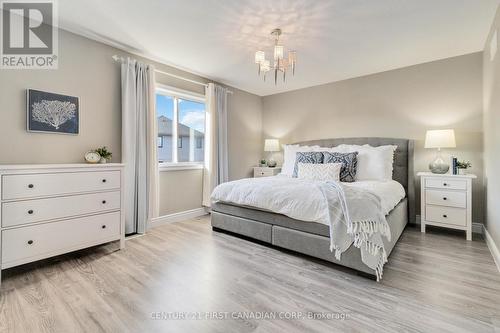 484 Tansbury Street, London, ON - Indoor Photo Showing Bedroom