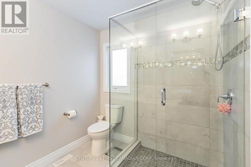 484 Tansbury Street, London, ON - Indoor Photo Showing Bathroom