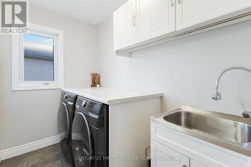 484 Tansbury Street, London, ON - Indoor Photo Showing Laundry Room