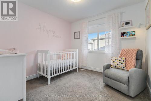 484 Tansbury Street, London, ON - Indoor Photo Showing Bedroom