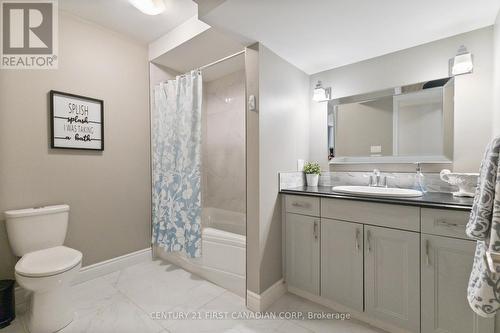 484 Tansbury Street, London, ON - Indoor Photo Showing Bathroom