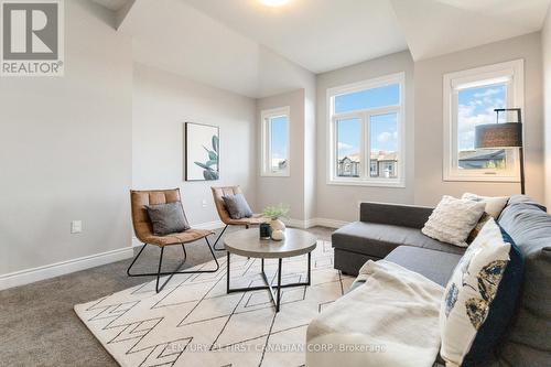 484 Tansbury Street, London, ON - Indoor Photo Showing Living Room