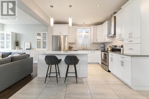 484 Tansbury Street, London, ON - Indoor Photo Showing Kitchen With Upgraded Kitchen