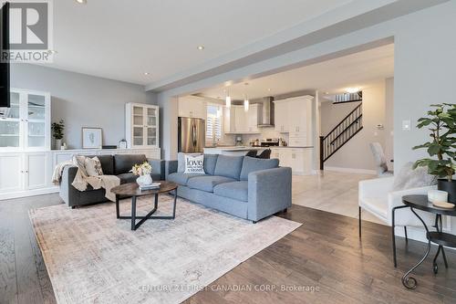 484 Tansbury Street, London, ON - Indoor Photo Showing Living Room