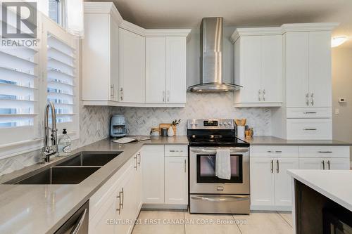 484 Tansbury Street, London, ON - Indoor Photo Showing Kitchen With Double Sink With Upgraded Kitchen