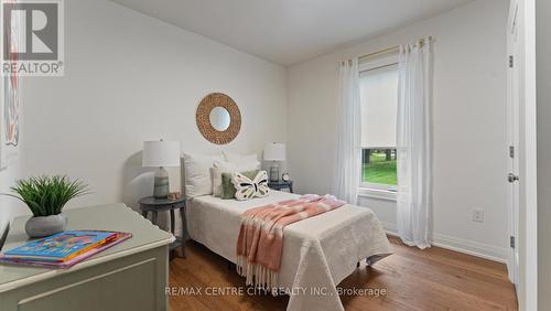 742 Mount Pleasant Road, Brantford, ON - Indoor Photo Showing Bedroom