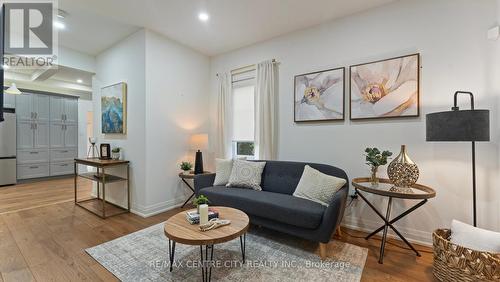 742 Mount Pleasant Road, Brantford, ON - Indoor Photo Showing Living Room