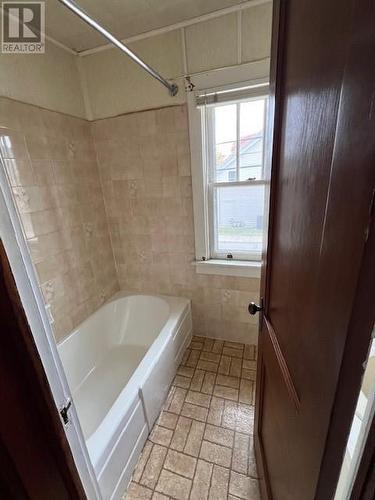 85 Buell Street, Brockville, ON - Indoor Photo Showing Bathroom