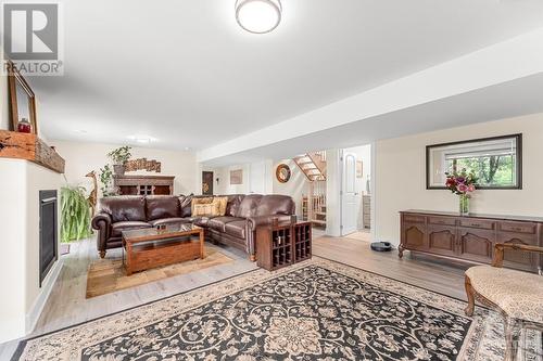 853 Heritage Drive, Merrickville, ON - Indoor Photo Showing Living Room