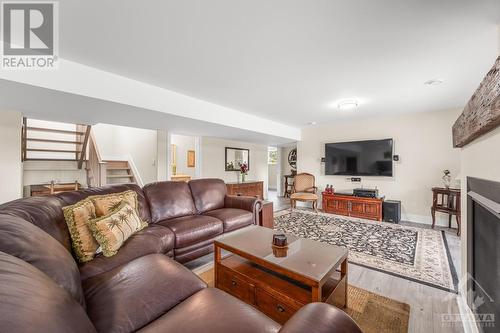 853 Heritage Drive, Merrickville, ON - Indoor Photo Showing Living Room