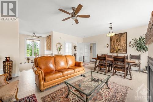 853 Heritage Drive, Merrickville, ON - Indoor Photo Showing Living Room