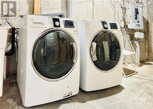 13 Fairpark Drive, Ottawa, ON - Indoor Photo Showing Laundry Room