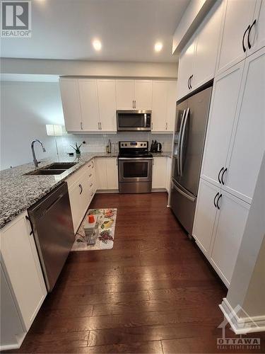 182 Jarnidiere Street, Stittsville, ON - Indoor Photo Showing Kitchen