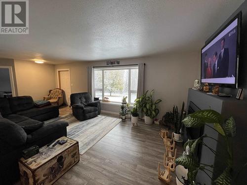 7608 Old Alaska Highway, Fort Nelson, BC - Indoor Photo Showing Living Room